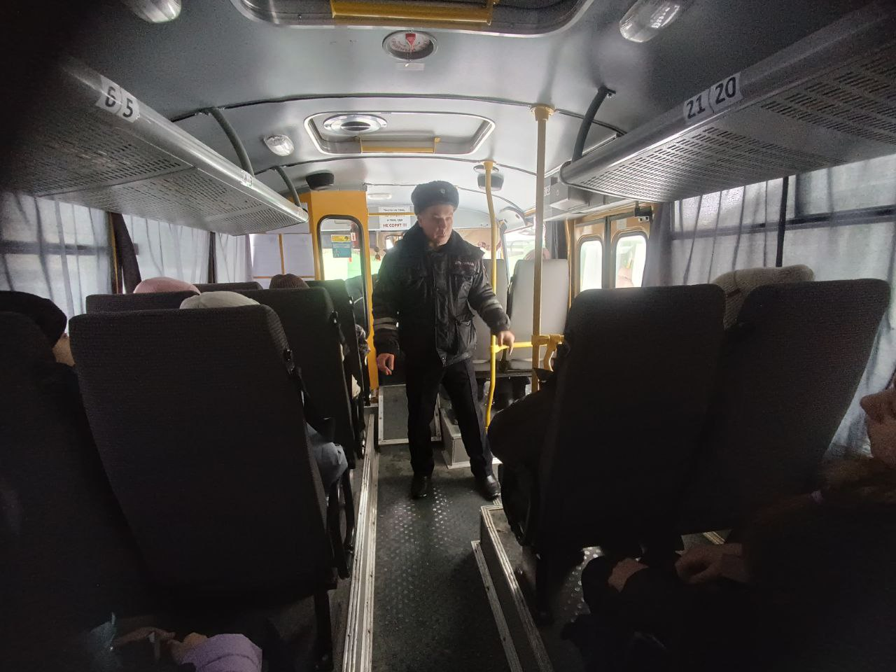 Урок дорожной безопасности в школьных автобусах.